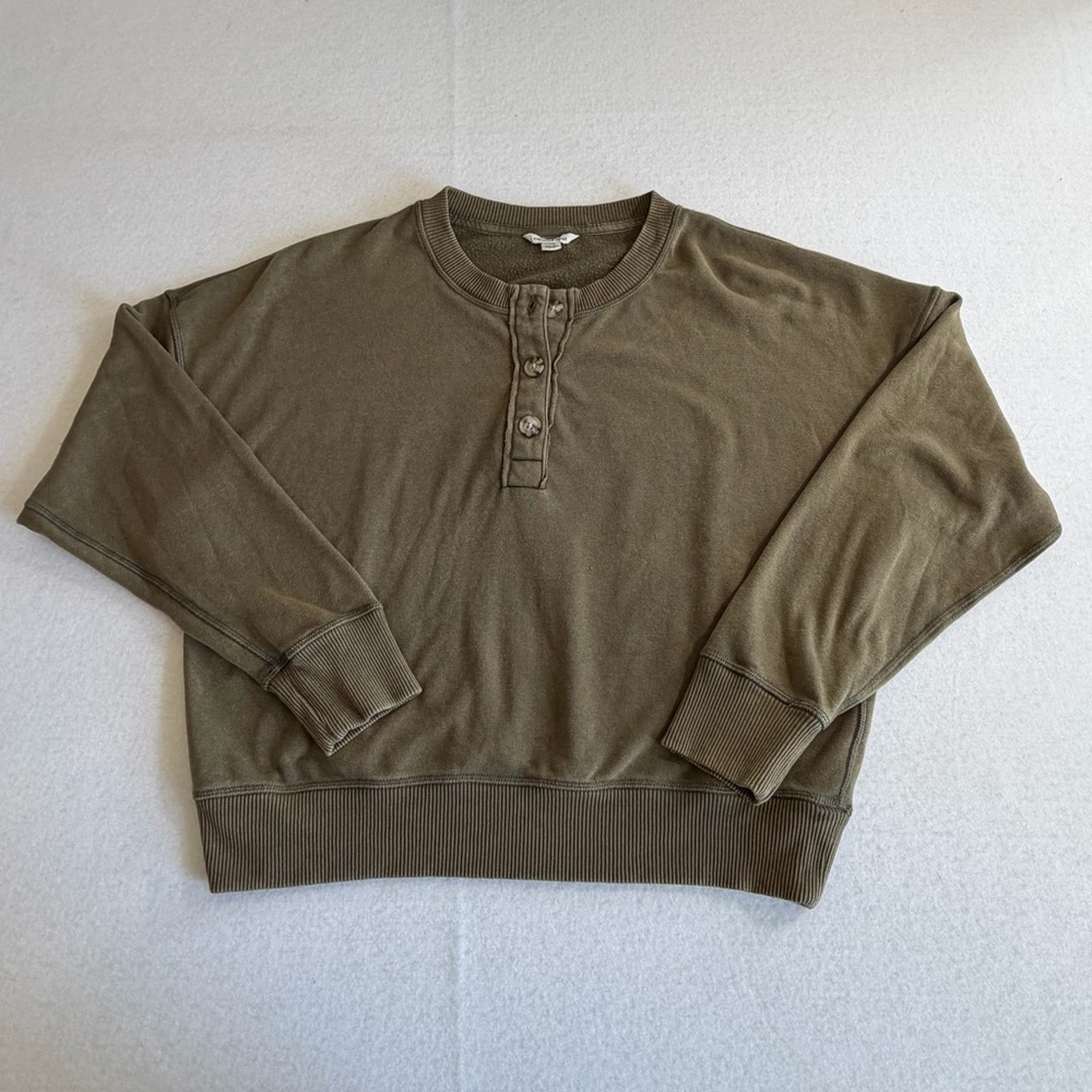American Eagle Outfitters Green Button Neck Cropped Pullover